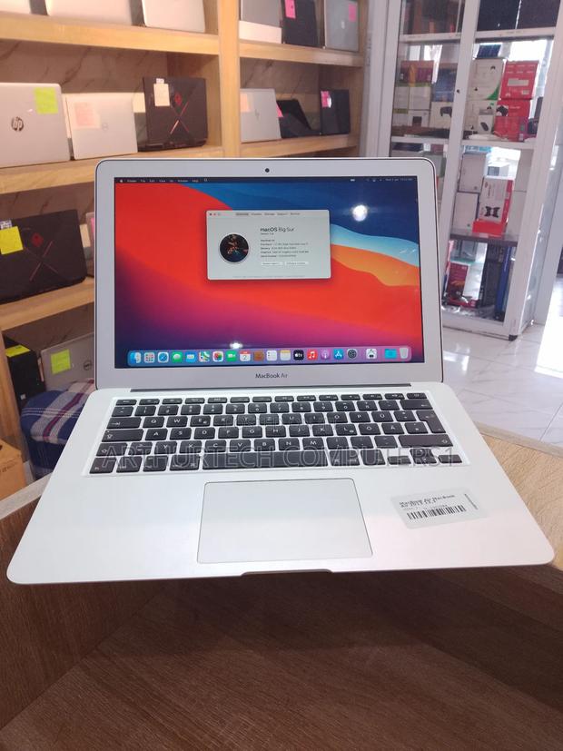 Laptop Apple MacBook Air 2013 8GB Intel Core I7 SSD 128GB · Photo 4
