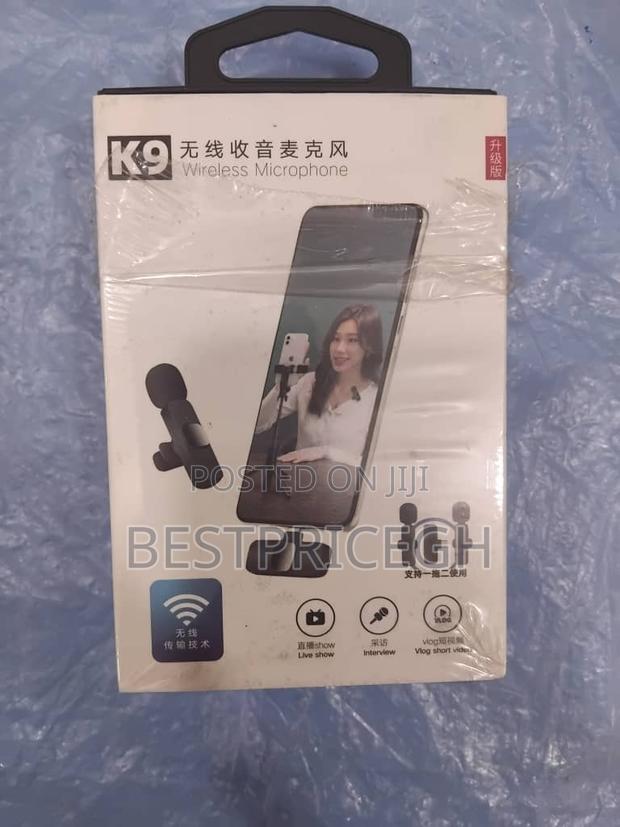 Professional Wireless Microphone · Photo 2