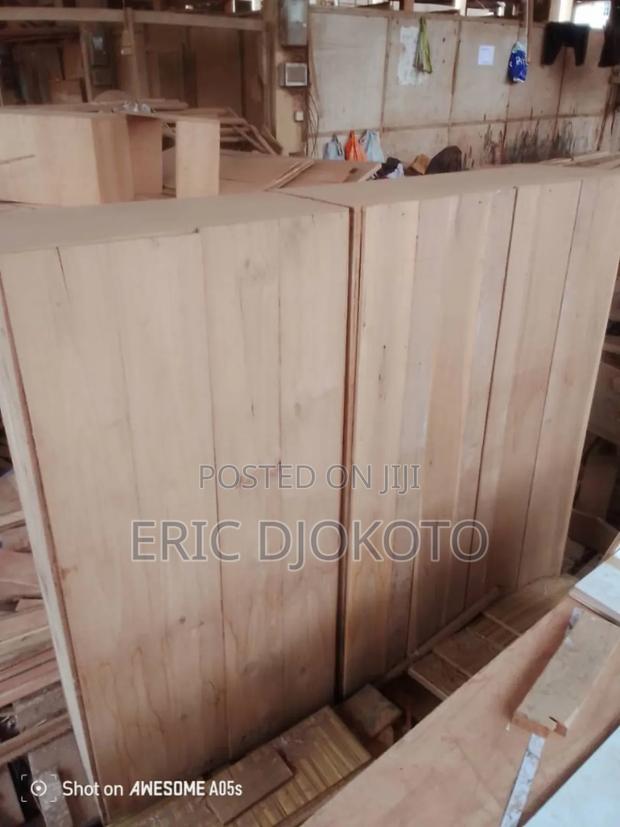 Wood Long Wardrobe · Photo 2