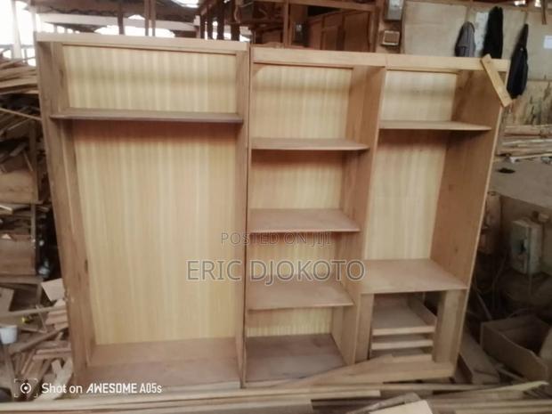 Wood Long Wardrobe · Photo 3