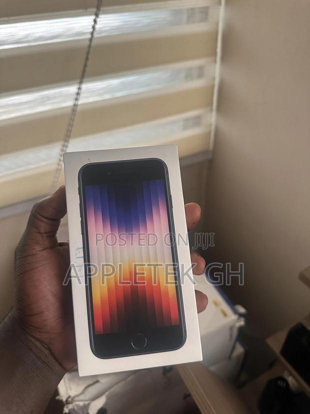 New Apple iPhone SE (2022) 64 GB Black photo 2