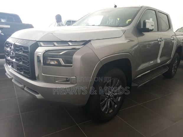 New Mitsubishi L200 2025 Silver photo 3