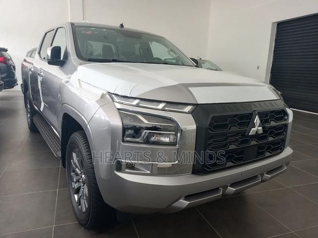 New Mitsubishi L200 2025 Silver photo 9