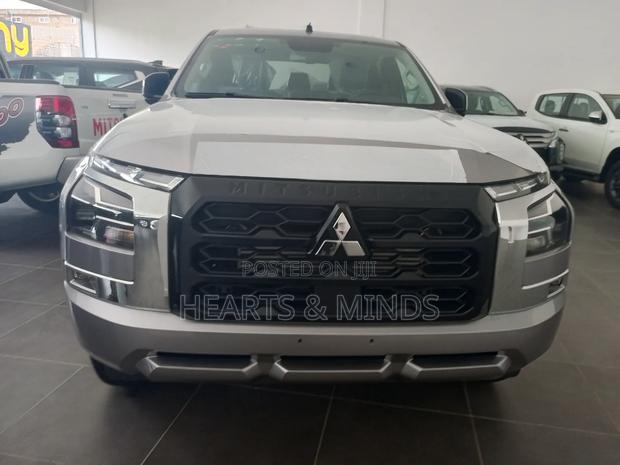 New Mitsubishi L200 2025 Silver photo 10