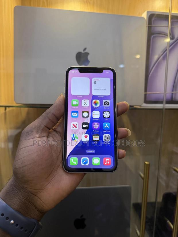 New Apple iPhone 11 64 GB White photo 4