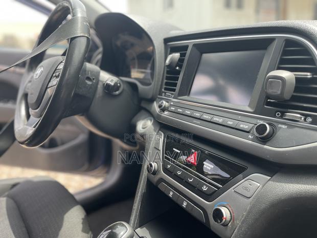 Hyundai Elantra SE 2018 Blue