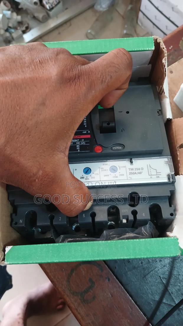250a McCb Breaker photo 3