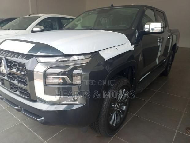 New Mitsubishi L200 2024 Gray