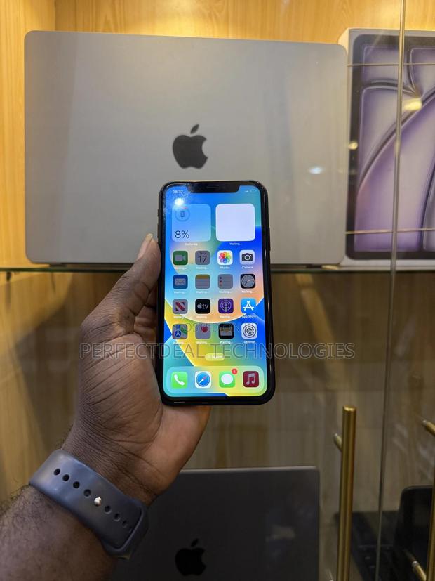 New Apple iPhone XR 64 GB Black photo 2