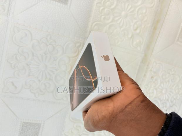 New Apple iPhone 16 Pro Max 256 GB Gold photo 4