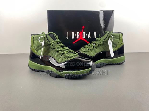 Jordan 11 Army Green and Black · Photo 4