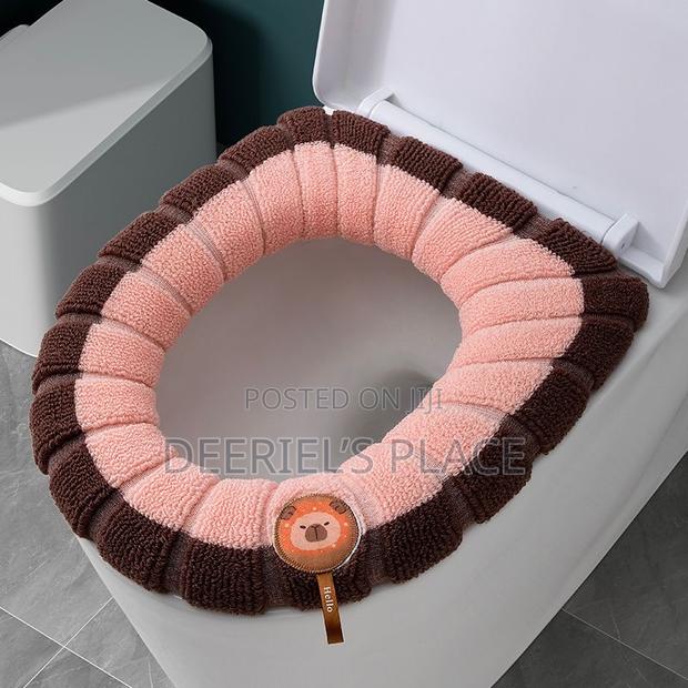 Two Colours Toilet Seat Cover · Photo 1