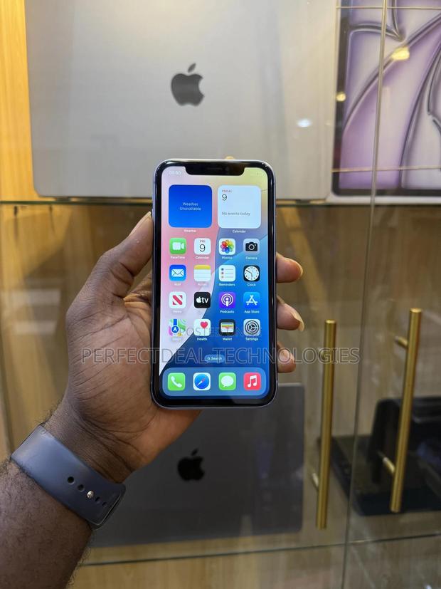 New Apple iPhone XR 64 GB Blue photo 4