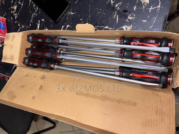 10” and 12” Flat Screwdrivers. · Photo 3