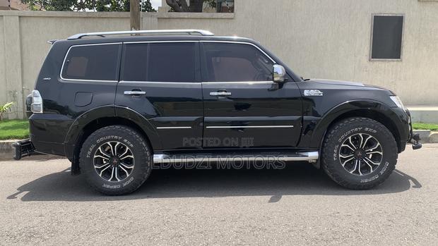 Mitsubishi Pajero 3.2 DI-D Automatic 2007 Black