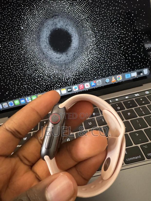 Apple Watch Se 1st Gen 40mm photo 2