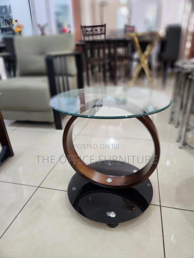 Round Side Table · Photo 4