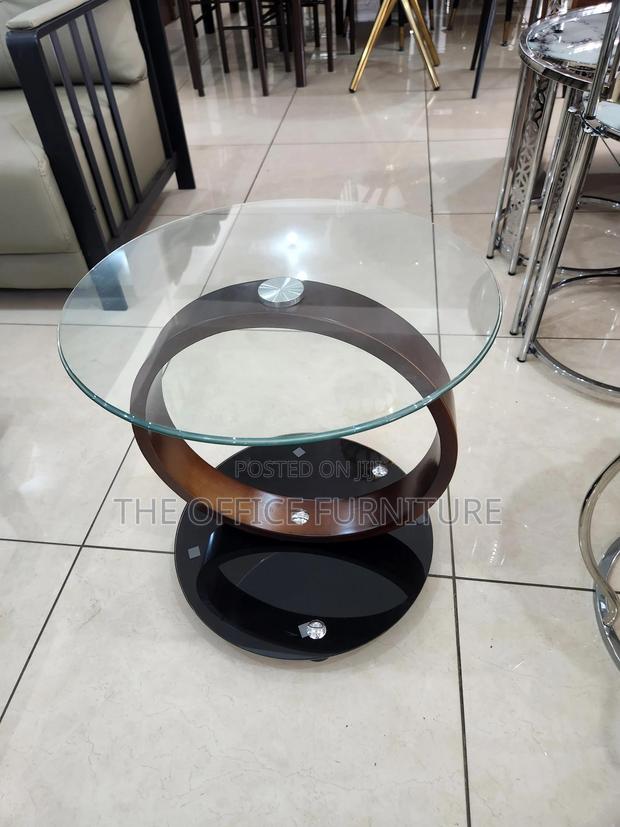 Round Side Table · Photo 3