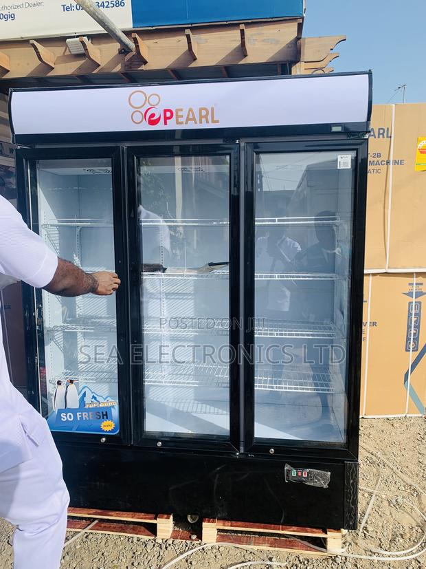 Supreme Quality 3 Doors Pearl Display Fridge · Photo 2