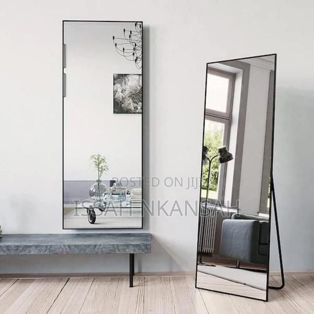 Standing or Wall Mirror · Photo 4