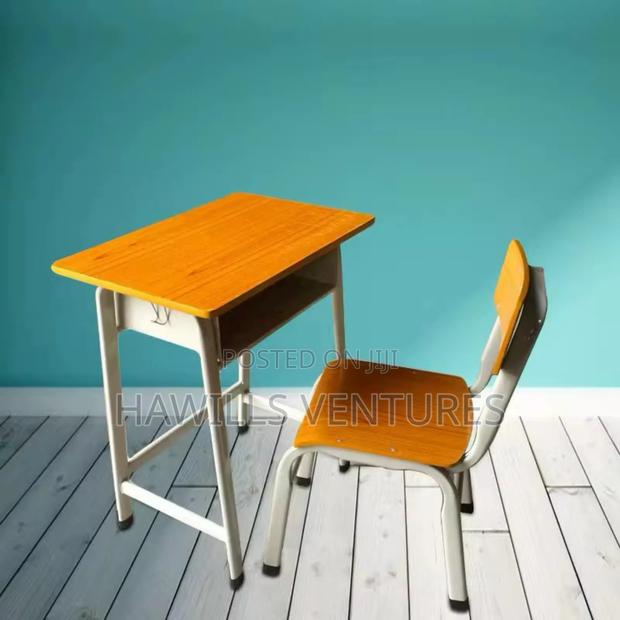 Modern Class Table and Chair · Photo 2