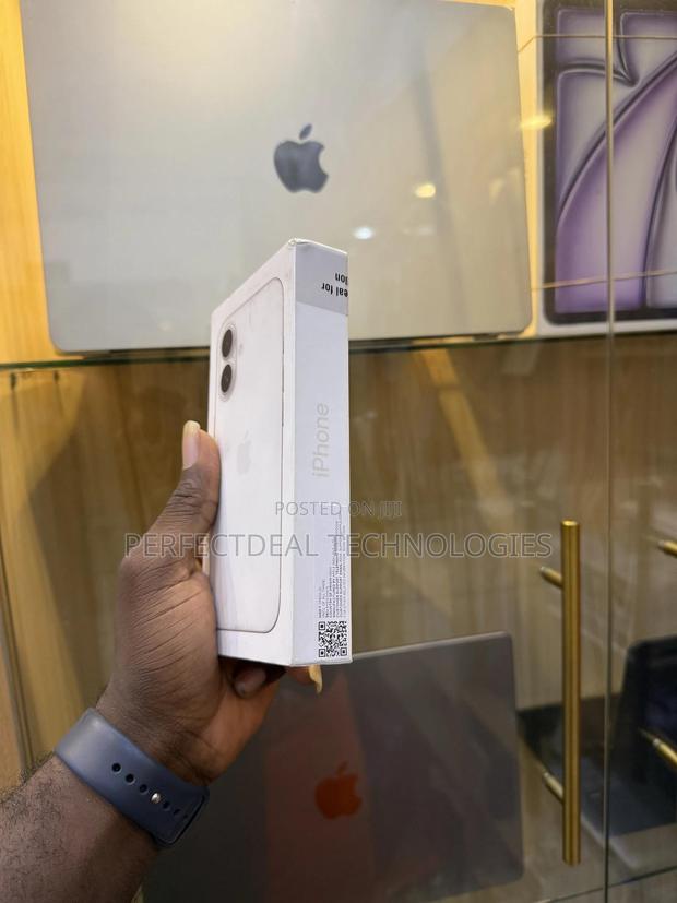 New Apple iPhone 16 128 GB White photo 2