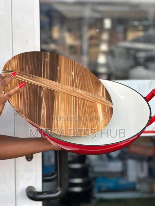 Heavy And Best Quality Cast Iron Pot With Wooden Cover · Photo 4