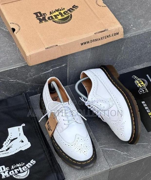 Authentic Dr Martens White Shoes · Photo 3