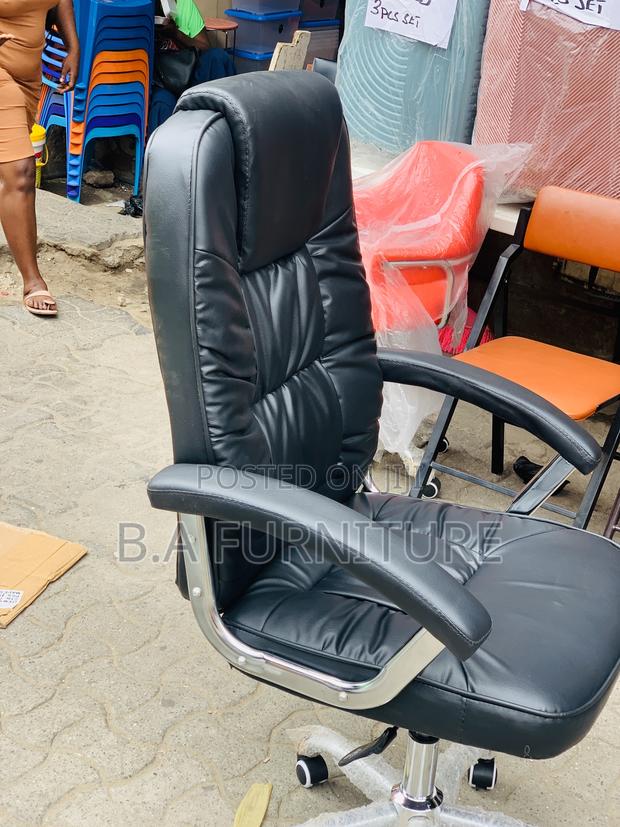 Black Senior Office Chair · Photo 4