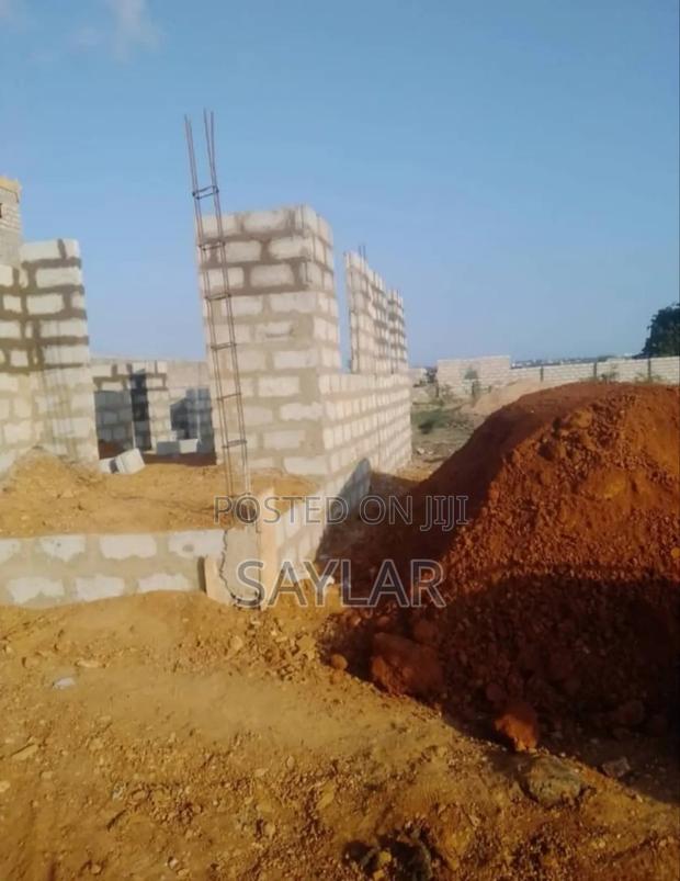 Land for Sale Tema West, With Uncompleted Structure on Done. · Photo 4