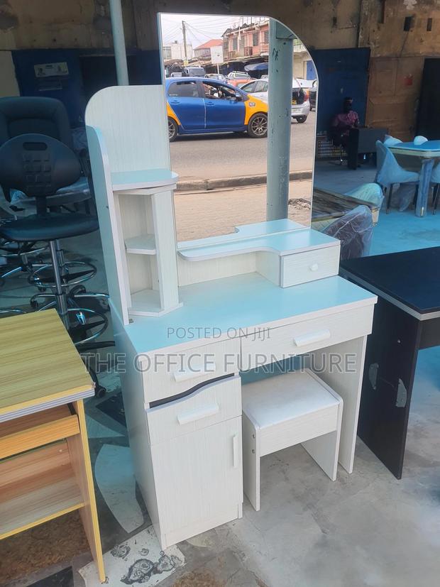 White Dresser · Photo 2