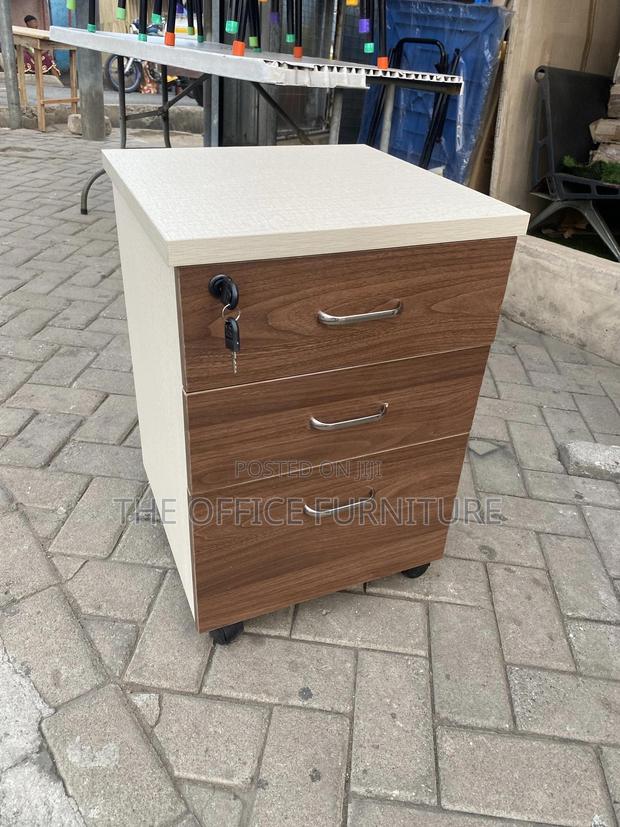Bed Side Drawer · Photo 4