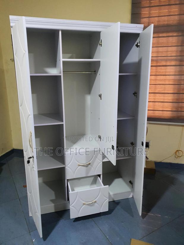 Three(3) Doors Wardrobe[Small] · Photo 4