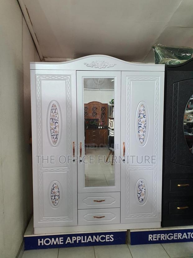 Wardrobe 3 Doors · Photo 3