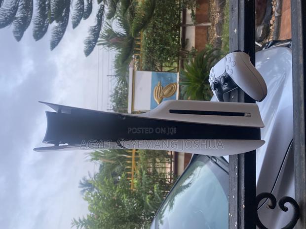Playstation 5 Slim photo 2