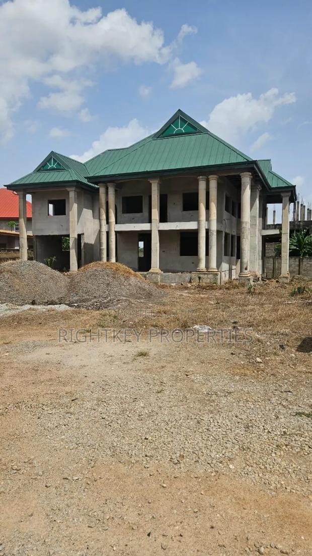 6bdrm Duplex in Rightkey, Kumasi Metropolitan for sale · Photo 1