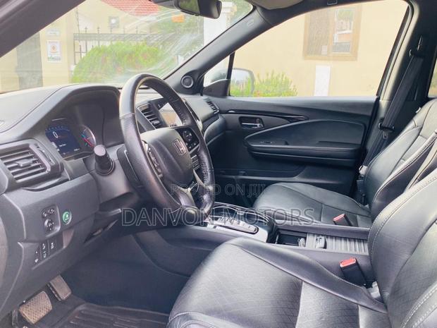 Honda Passport Touring AWD 2020 Black photo 5