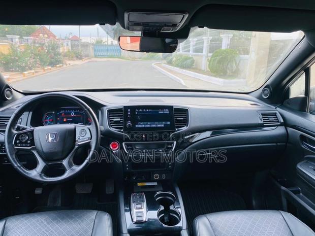 Honda Passport Touring AWD 2020 Black photo 4