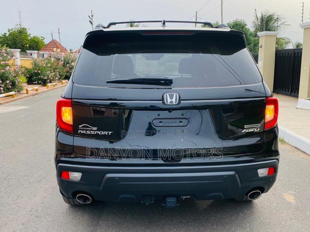 Honda Passport Touring AWD 2020 Black photo 2