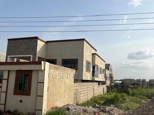 4bdrm House in K Fuseini Estate, Kumasi Metropolitan for sale photo 6
