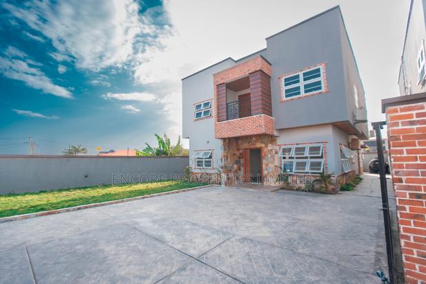 Newly Build 4 Bedroom House With Bq In A Gated Community · Photo 2