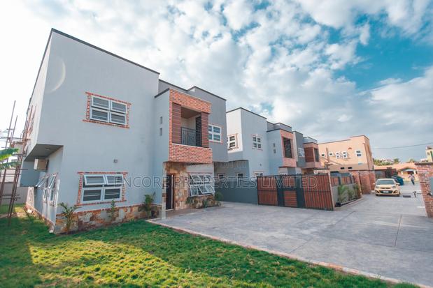 Newly Build 4 Bedroom House With Bq In A Gated Community · Photo 3
