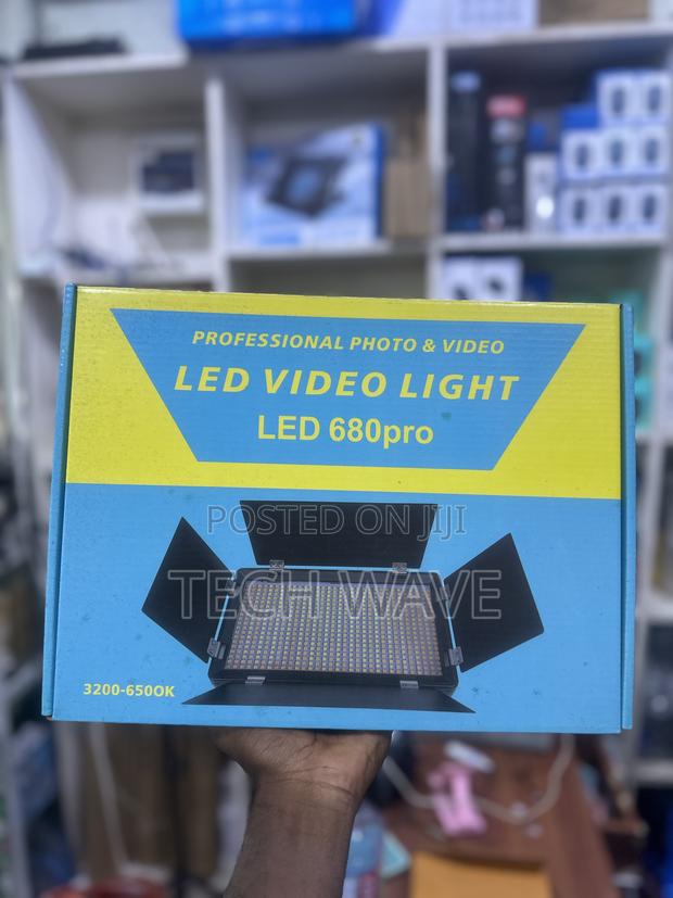 Pro Led 680 Video Light With Adapter Batteries Stand · Photo 3
