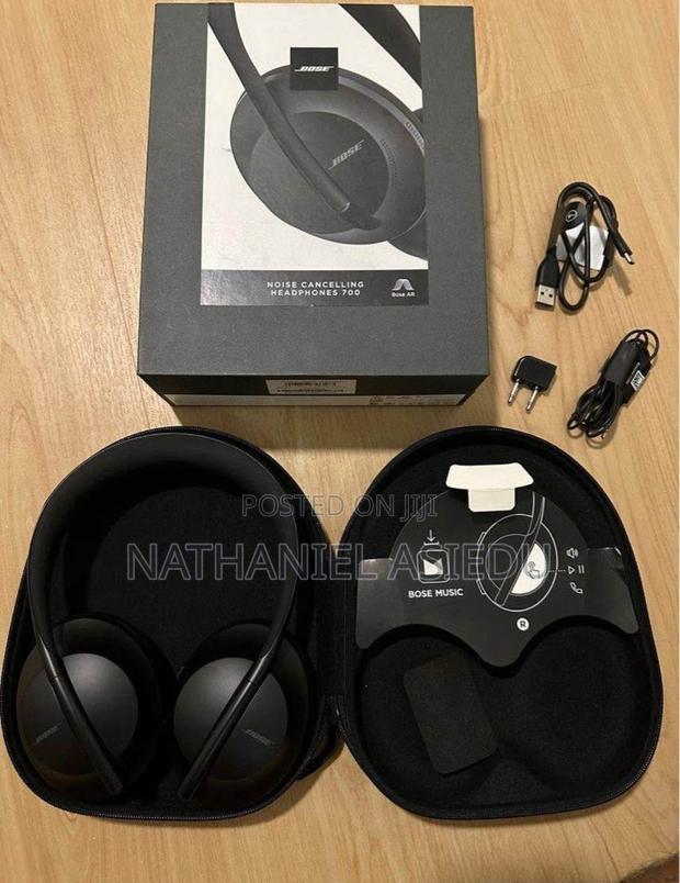 Bose 700 Wireless Headset With Case (Noise Cancelation) · Photo 3