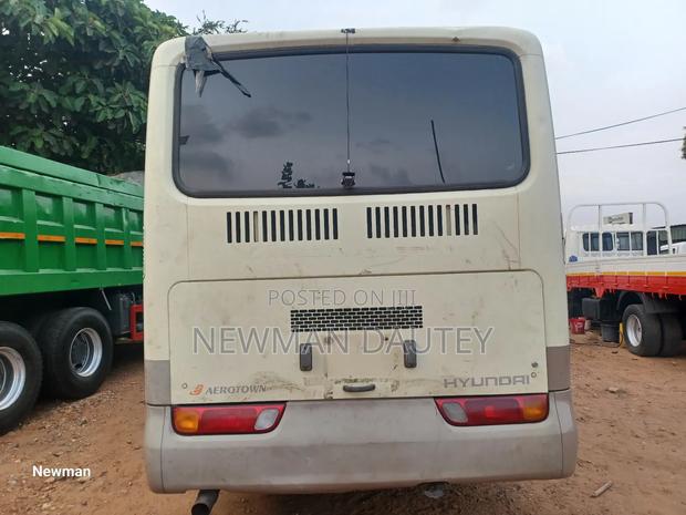 Hyundai Aero Town 2002 Beige