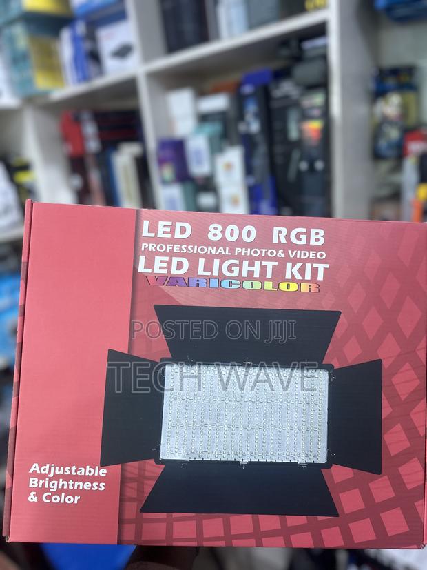 Pro Led 800 R.G.B With Adapter Batteries Tripod Stand · Photo 4