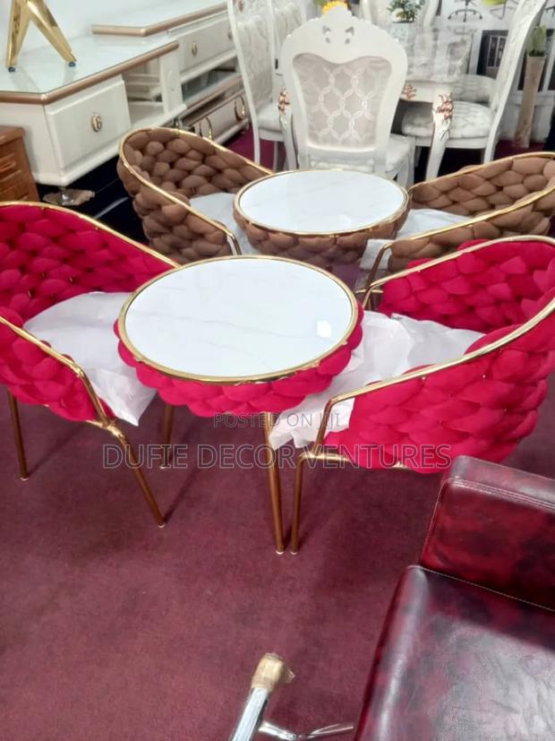 Royal Table and Chair · Photo 1