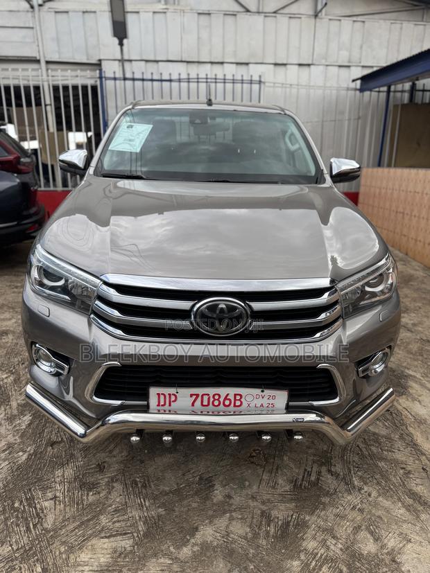 Toyota Hilux 2018 Brown