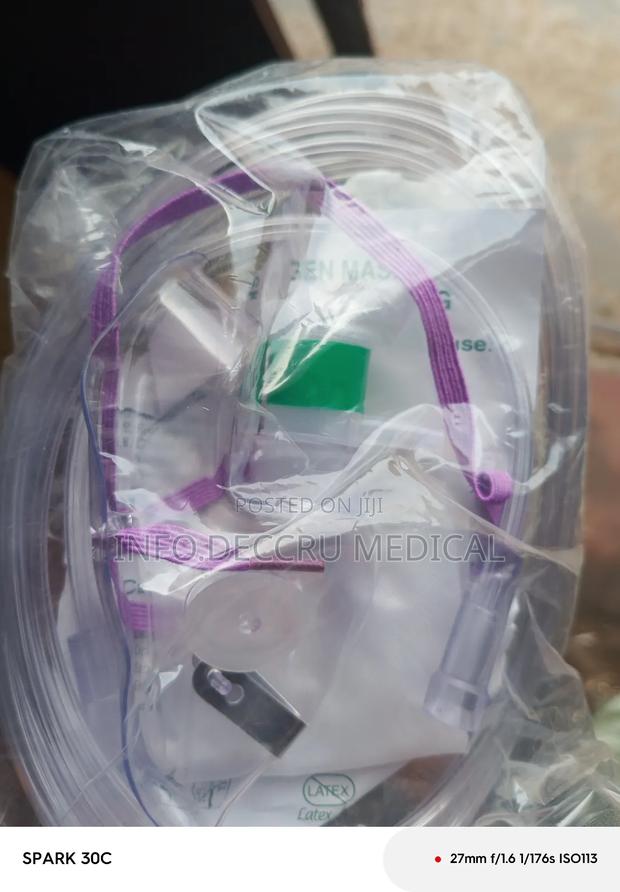 Oxygen Mask With Reservoir · Photo 3