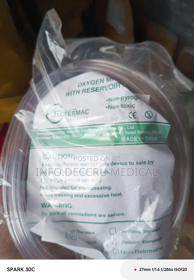 Oxygen Mask With Reservoir · Photo 4